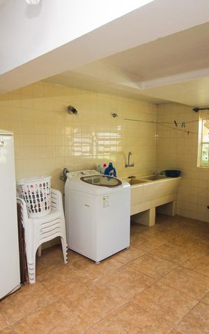 Casa à venda com 280m², 4 quartos e 2 vagasÁrea de Serviço