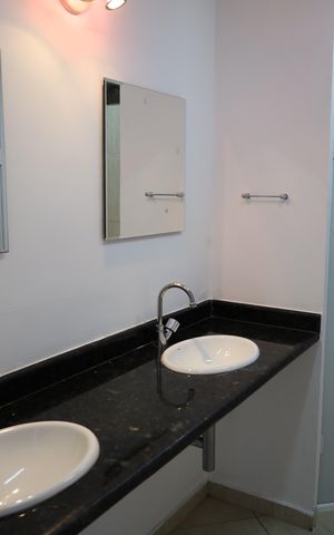 Casa à venda com 590m², 5 quartos e 4 vagasÁrea Externa Banheiro