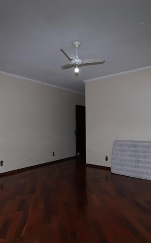 Casa à venda com 195m², 3 quartos e 2 vagasSuíte