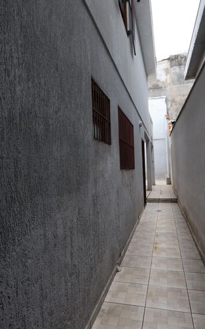 Casa à venda com 195m², 3 quartos e 2 vagasCorredor Externo