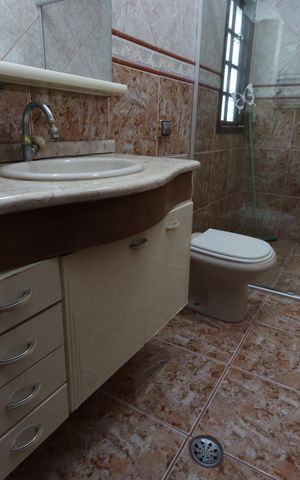 Casa à venda com 195m², 3 quartos e 2 vagasBanheiro da Suíte