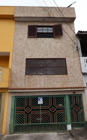 Casa à venda com 195m², 3 quartos e 2 vagasFachada