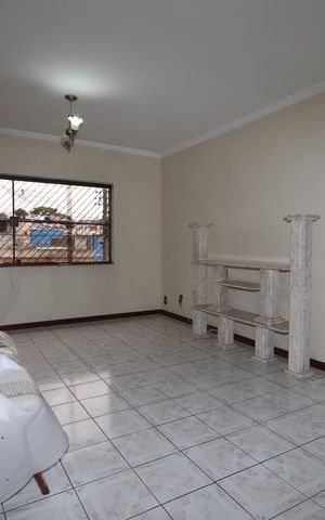 Casa à venda com 195m², 3 quartos e 2 vagasSala