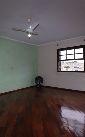 Casa à venda com 195m², 3 quartos e 2 vagasSuíte