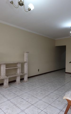 Casa à venda com 195m², 3 quartos e 2 vagasSala
