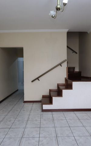 Casa à venda com 195m², 3 quartos e 2 vagasSala