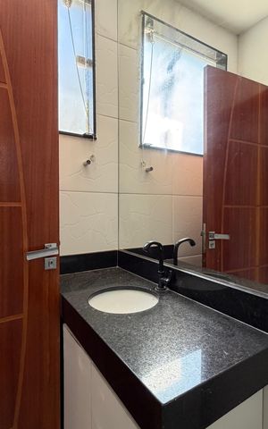 Casa de condomínio à venda com 300m², 5 quartos e 1 vaga Casa de condomínio à venda com 300m², 5 quartos e 1 vagaBanheiro da Suíte 2