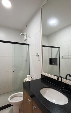 Casa de condomínio à venda com 300m², 5 quartos e 1 vaga Casa de condomínio à venda com 300m², 5 quartos e 1 vagaBanheiro social