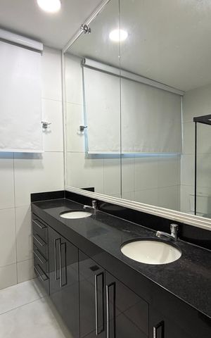 Casa de condomínio à venda com 300m², 5 quartos e 1 vaga Casa de condomínio à venda com 300m², 5 quartos e 1 vagaBanheiro da Suíte 3