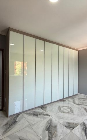 Casa de condomínio à venda com 300m², 5 quartos e 1 vaga Casa de condomínio à venda com 300m², 5 quartos e 1 vagaSuíte 1