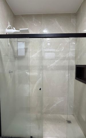 Casa de condomínio à venda com 300m², 5 quartos e 1 vaga Casa de condomínio à venda com 300m², 5 quartos e 1 vagaBanheiro da Suíte 1