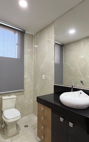 Casa de condomínio à venda com 300m², 5 quartos e 1 vaga Casa de condomínio à venda com 300m², 5 quartos e 1 vagaBanheiro da Suíte 1