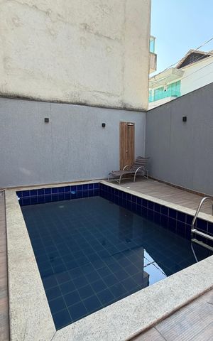 Casa de condomínio à venda com 300m², 5 quartos e 1 vaga Casa de condomínio à venda com 300m², 5 quartos e 1 vagaPiscina