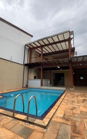 Casa à venda com 407m², 5 quartos e 4 vagas