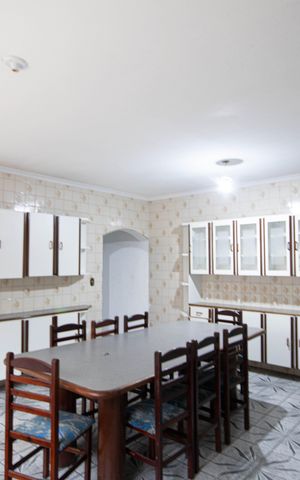 Casa para alugar com 180m², 2 quartos e 8 vagas Casa para alugar com 180m², 2 quartos e 8 vagasCozinha