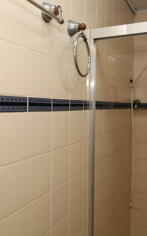 Casa de condomínio para alugar com 185m², 3 quartos e 2 vagasBanheiro Social