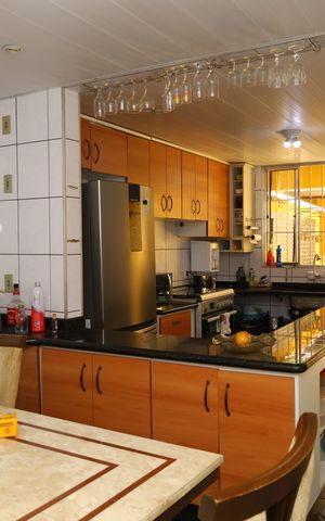 Casa de condomínio para alugar com 185m², 3 quartos e 2 vagasCozinha