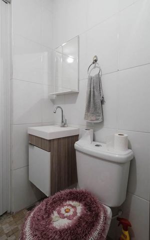 Casa à venda com 100m², 2 quartos e 2 vagasBanheiro 1