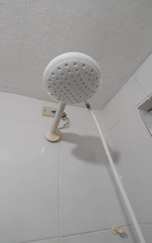 Casa à venda com 100m², 2 quartos e 2 vagasBanheiro 1
