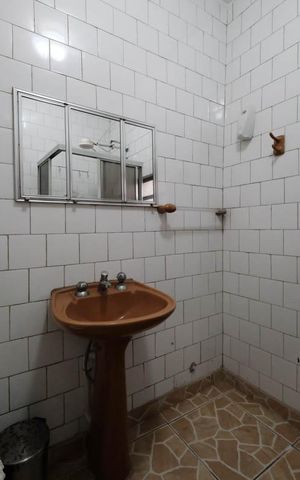 Casa à venda com 100m², 2 quartos e 2 vagasBanheiro 2