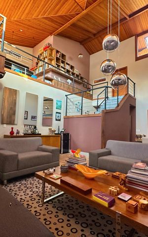 Casa à venda com 450m², 4 quartos e 4 vagas Casa à venda com 450m², 4 quartos e 4 vagasSala