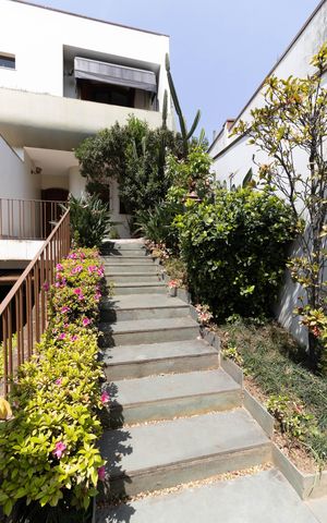 Casa para alugar com 403m², 5 quartos e 6 vagas Casa para alugar com 403m², 5 quartos e 6 vagasEntrada