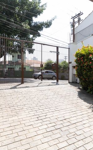 Casa para alugar com 403m², 5 quartos e 6 vagas Casa para alugar com 403m², 5 quartos e 6 vagasEntrada da Garagem