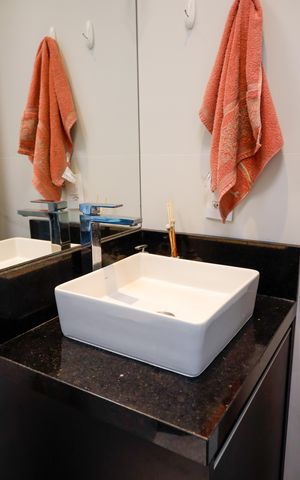 Apartamento à venda com 62m², 2 quartos e 2 vagas Apartamento à venda com 62m², 2 quartos e 2 vagasBanheiro da Suíte 2