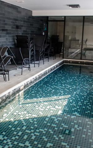 Apartamento à venda com 62m², 2 quartos e 2 vagas Apartamento à venda com 62m², 2 quartos e 2 vagasÁrea comum - Piscina