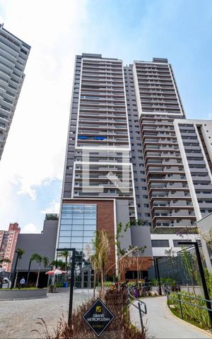 Apartamento à venda com 28m², 1 quarto e sem vaga Apartamento à venda com 28m², 1 quarto e sem vagaFachada e portaria