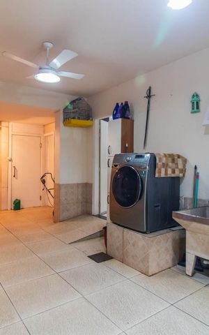Casa à venda com 170m², 3 quartos e 2 vagasGaragem