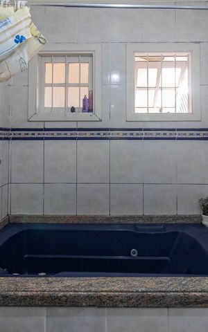 Casa à venda com 170m², 3 quartos e 2 vagasBanheiro da Suíte