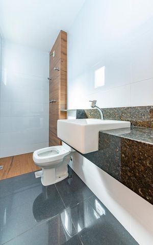 Apartamento à venda com 130m², 2 quartos e 3 vagas Apartamento à venda com 130m², 2 quartos e 3 vagasBanheiro da Suíte 1