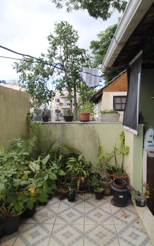 Casa de condomínio à venda com 121m², 3 quartos e 2 vagasÁrea de serviço