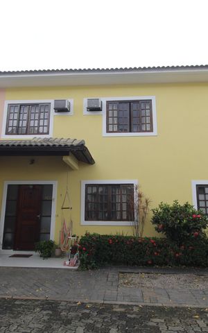 Casa de condomínio à venda com 121m², 3 quartos e 2 vagasFrente da casa