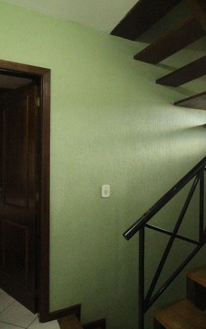 Casa de condomínio à venda com 121m², 3 quartos e 2 vagasEscada - Corredor
