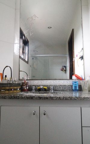 Casa de condomínio à venda com 121m², 3 quartos e 2 vagasBanheiro da suíte