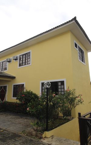 Casa de condomínio à venda com 121m², 3 quartos e 2 vagasFrente da casa