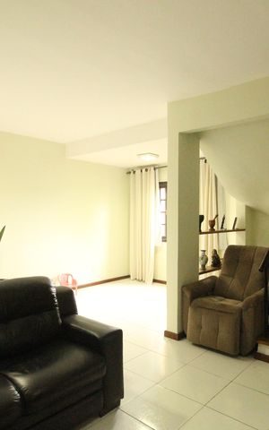 Casa de condomínio à venda com 121m², 3 quartos e 2 vagasSala