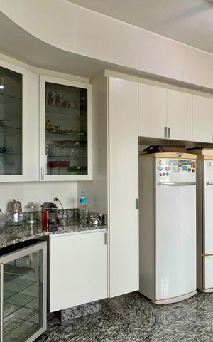 Apartamento à venda com 360m², 3 quartos e 2 vagas Apartamento à venda com 360m², 3 quartos e 2 vagasCozinha