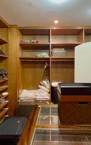 Apartamento à venda com 360m², 3 quartos e 2 vagas Apartamento à venda com 360m², 3 quartos e 2 vagasCloset da suíte 2