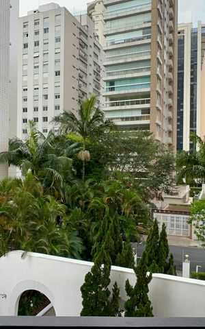 Apartamento à venda com 360m², 3 quartos e 2 vagas Apartamento à venda com 360m², 3 quartos e 2 vagasVista da Varanda