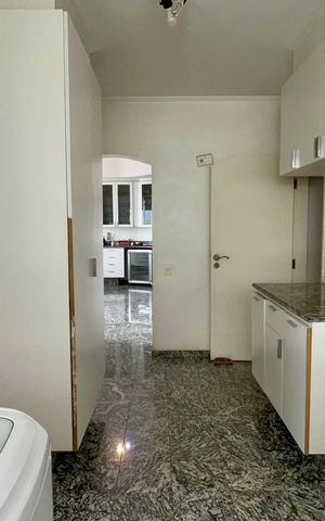 Apartamento à venda com 360m², 3 quartos e 2 vagas Apartamento à venda com 360m², 3 quartos e 2 vagasÁrea de Serviço