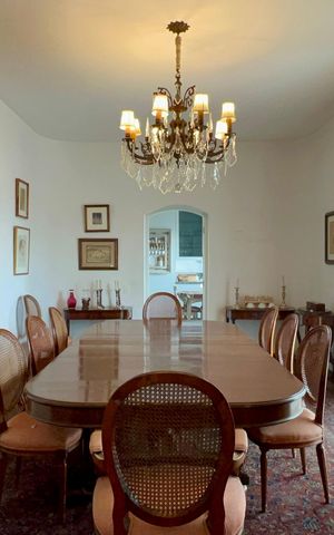 Apartamento à venda com 360m², 3 quartos e 2 vagas Apartamento à venda com 360m², 3 quartos e 2 vagasSala de Jantar