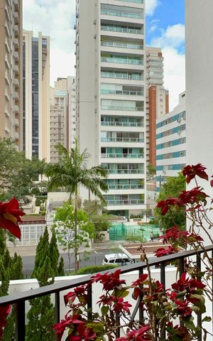Apartamento à venda com 360m², 3 quartos e 2 vagas Apartamento à venda com 360m², 3 quartos e 2 vagasVaranda