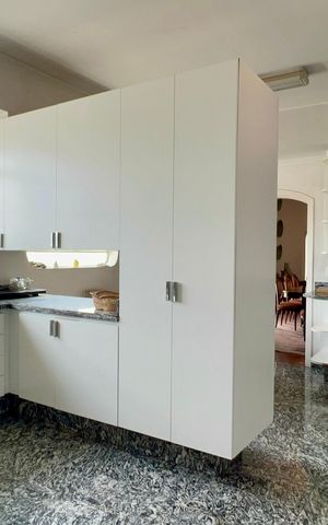 Apartamento à venda com 360m², 3 quartos e 2 vagas Apartamento à venda com 360m², 3 quartos e 2 vagasCozinha