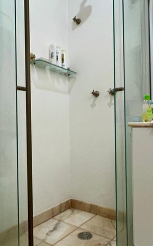 Apartamento à venda com 360m², 3 quartos e 2 vagas Apartamento à venda com 360m², 3 quartos e 2 vagasBanheiro da Suíte 1