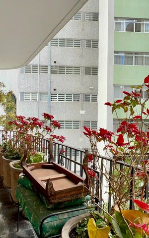 Apartamento à venda com 360m², 3 quartos e 2 vagas Apartamento à venda com 360m², 3 quartos e 2 vagasVaranda