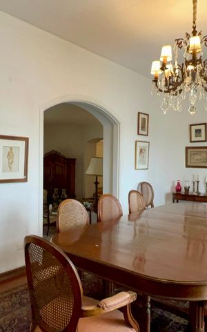 Apartamento à venda com 360m², 3 quartos e 2 vagas Apartamento à venda com 360m², 3 quartos e 2 vagasSala de Jantar