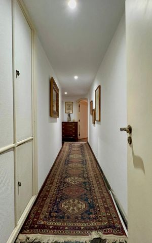 Apartamento à venda com 360m², 3 quartos e 2 vagas Apartamento à venda com 360m², 3 quartos e 2 vagasCorredor